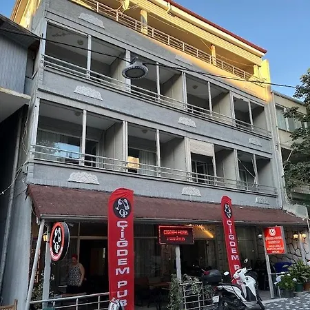 Cigdem & Pub * Termal